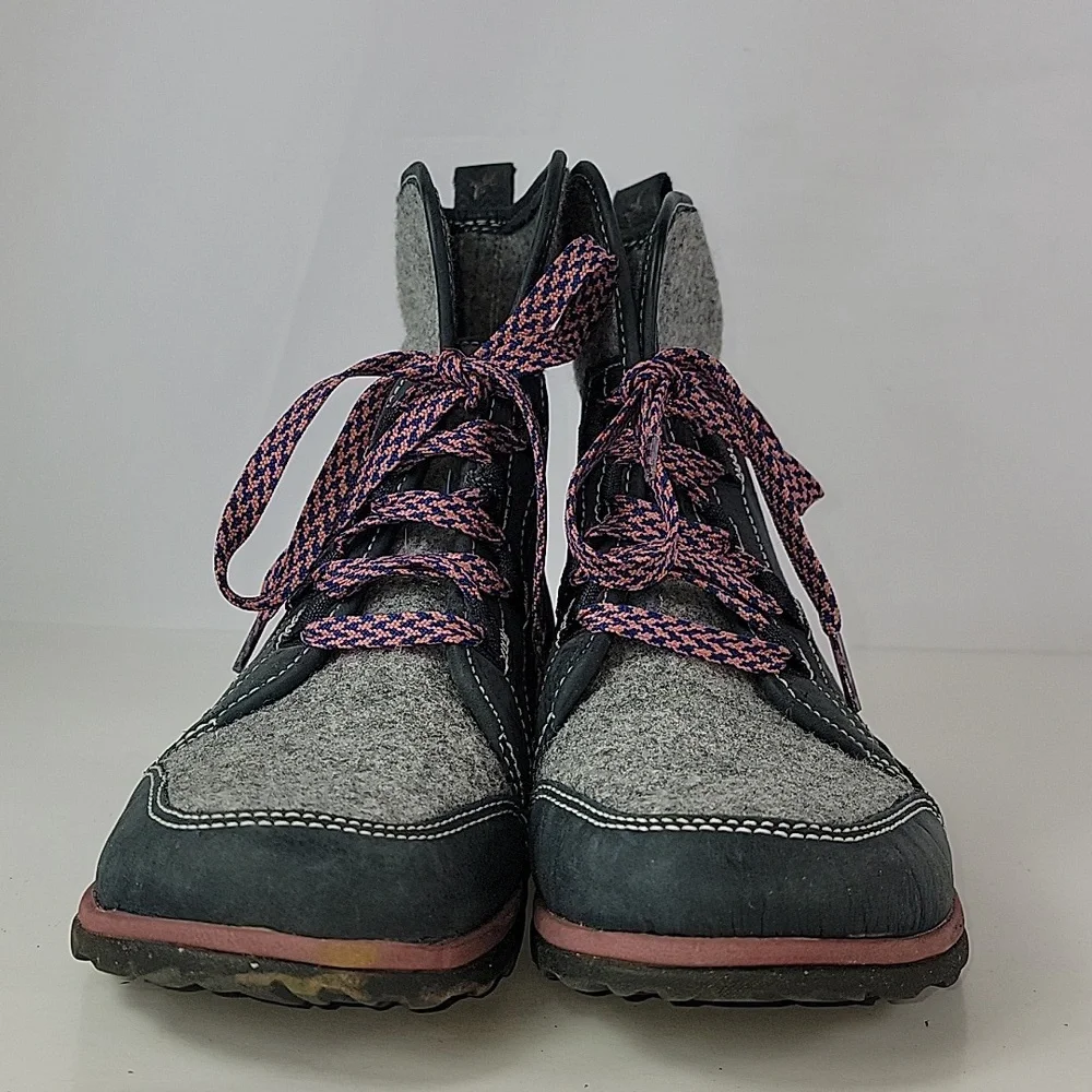 Chaco Women's Gray and Black Wool-Blend Lace-Up Athletic Boots with Pink Accents